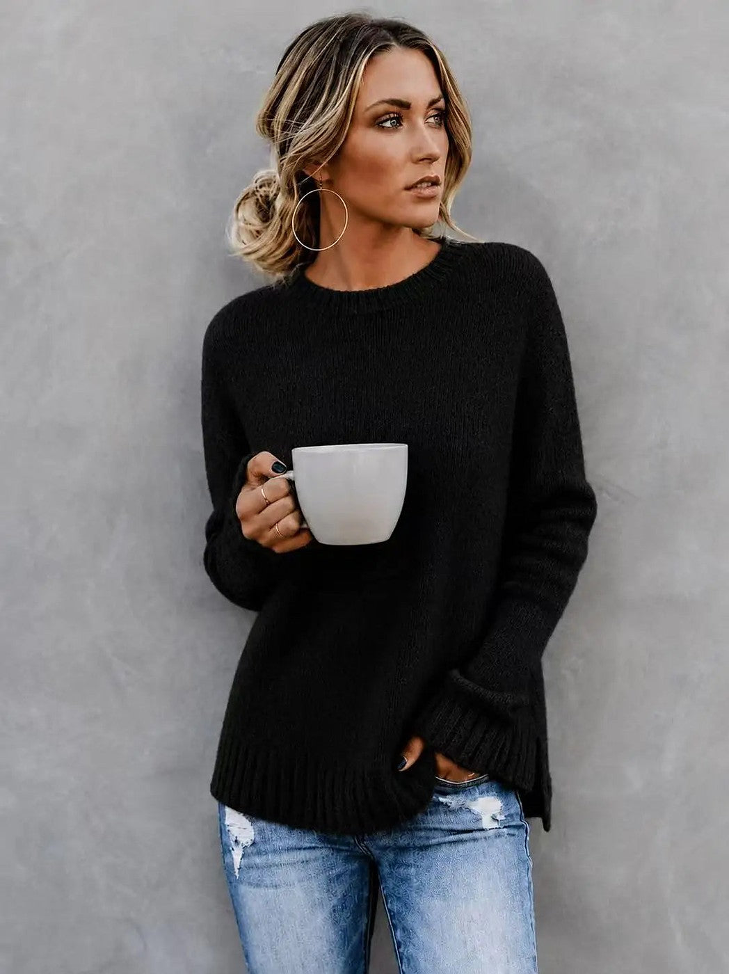Women's marled knit crew neck sweater with side slits in black