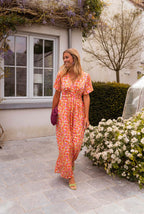 Floral print long summer dress featuring a defined waist design, perfect for warm weather outings and casual events. 4
