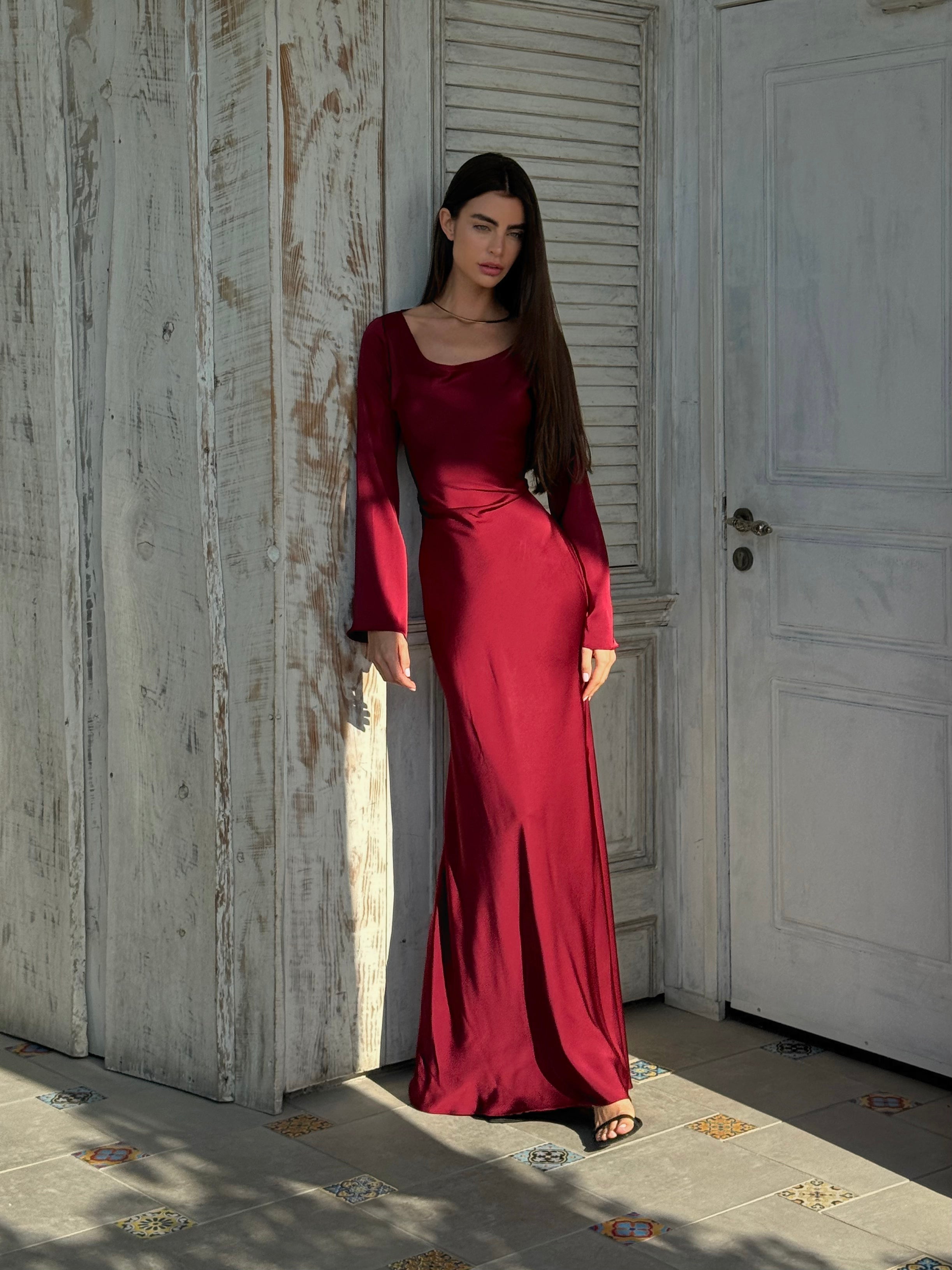 Long Sleeve Figure-Hugging Maxi Dress
