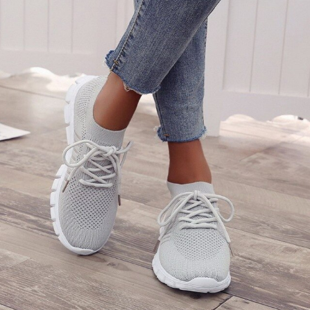 Orthopedic sneakers featuring a breathable mesh upper and advanced shock absorption technology for ultimate comfort and support during walking and activities. 2
